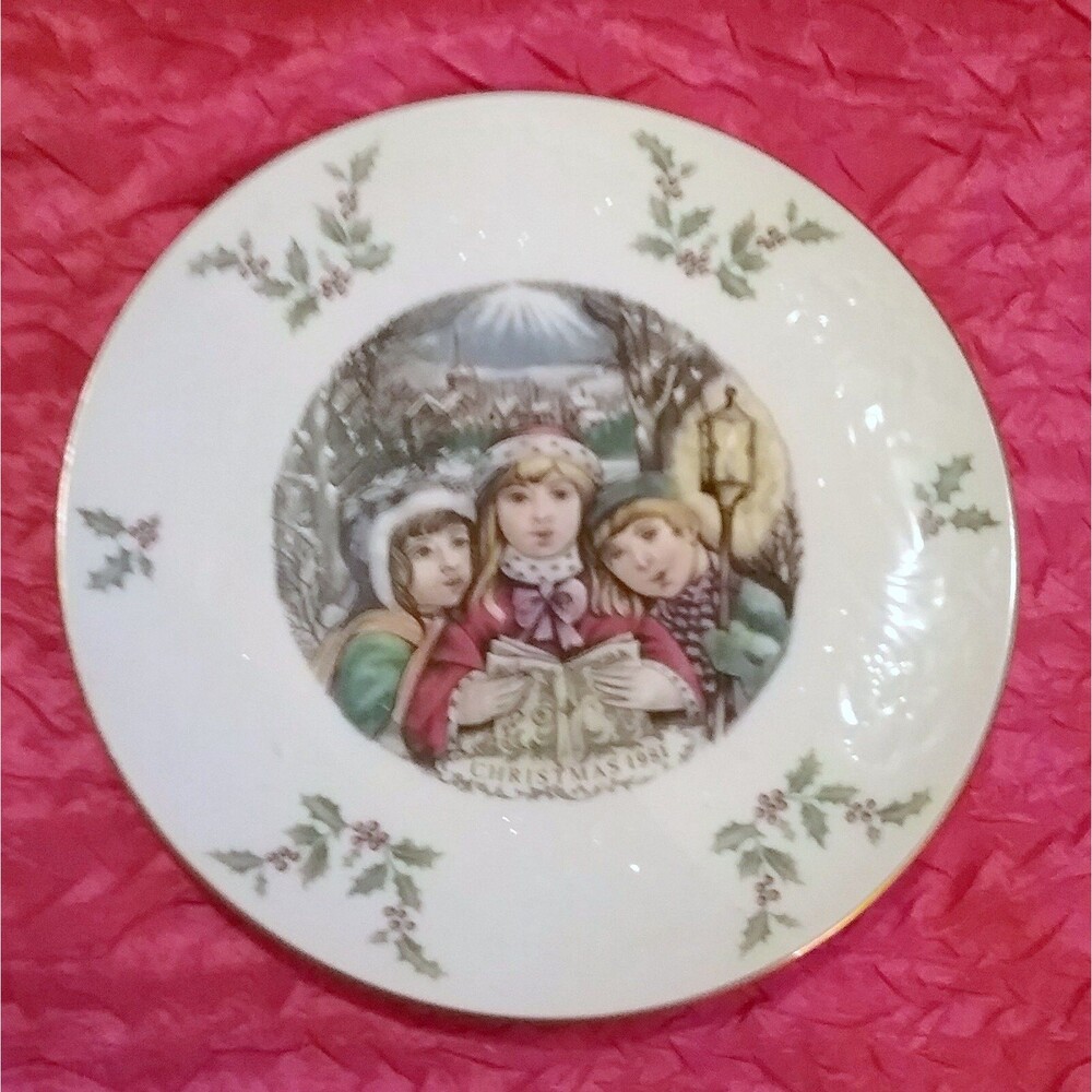 Royal Doulton Christmas Collector Plate 1981 Fifth in Series